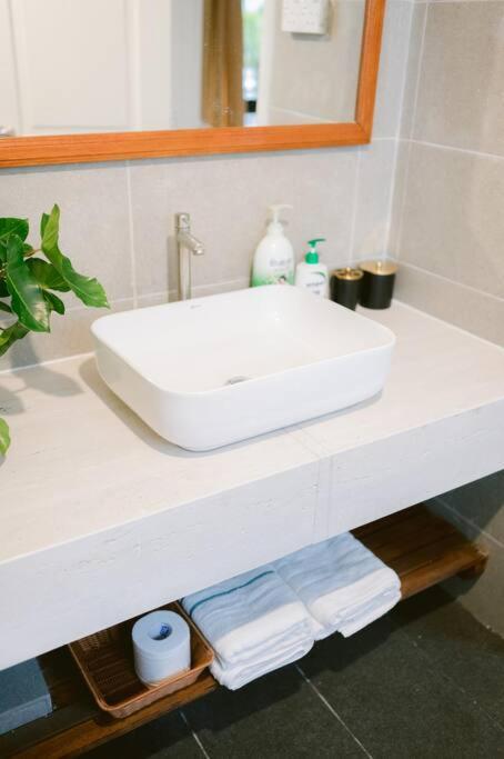 Petronella A1 Marina Court Apartment