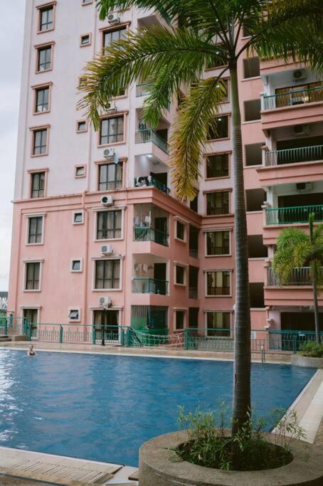 Petronella A1 Marina Court *